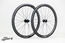 Zeige Details für ZIPP 303 S Carbon Laufradsatz (700c) Bild von ZIPP 303 S Carbon Laufradsatz (700c)