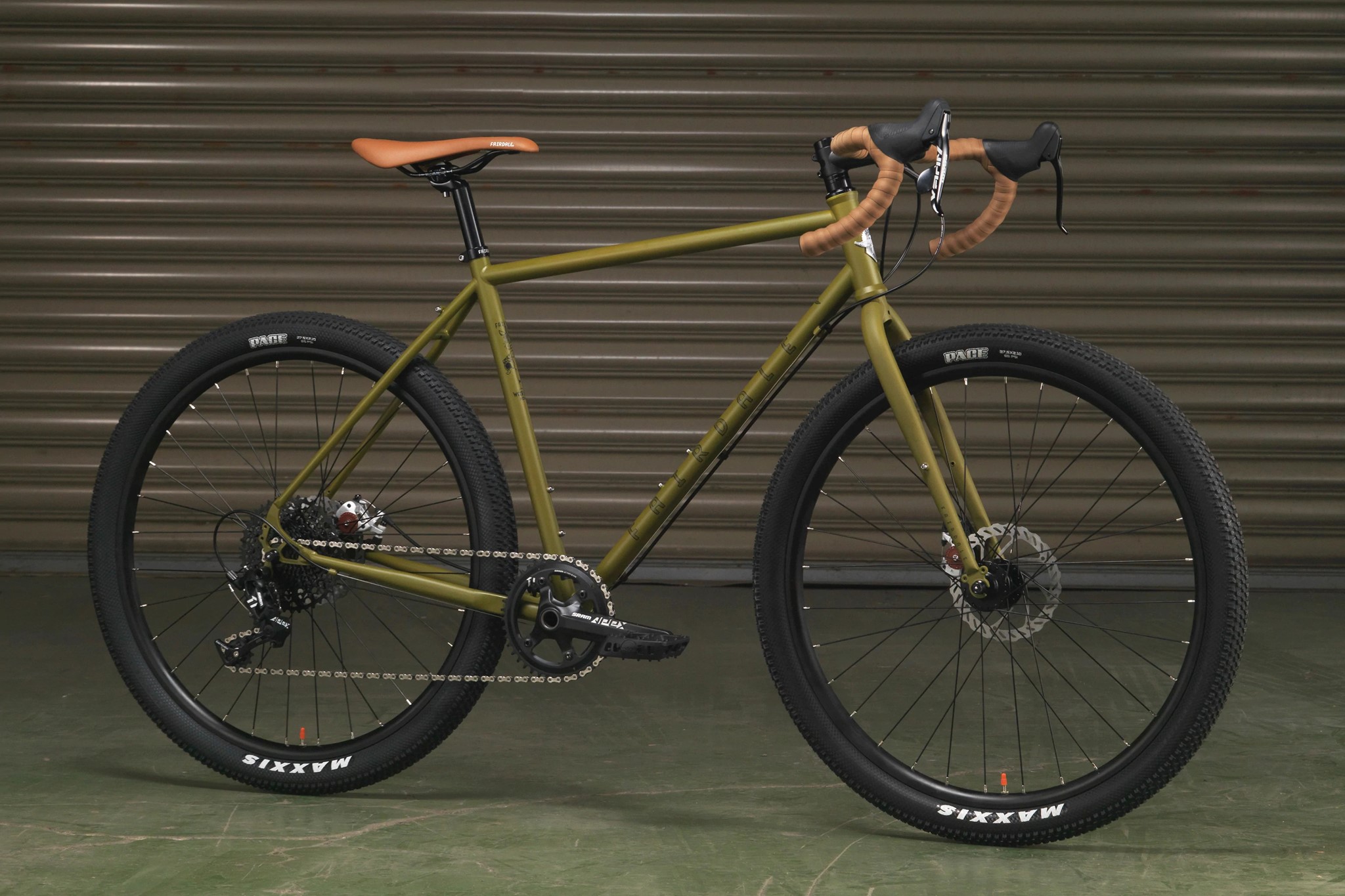 Bild von Fairdale Weekender Nomad Gravel Bike 2023 - Matte Army Green