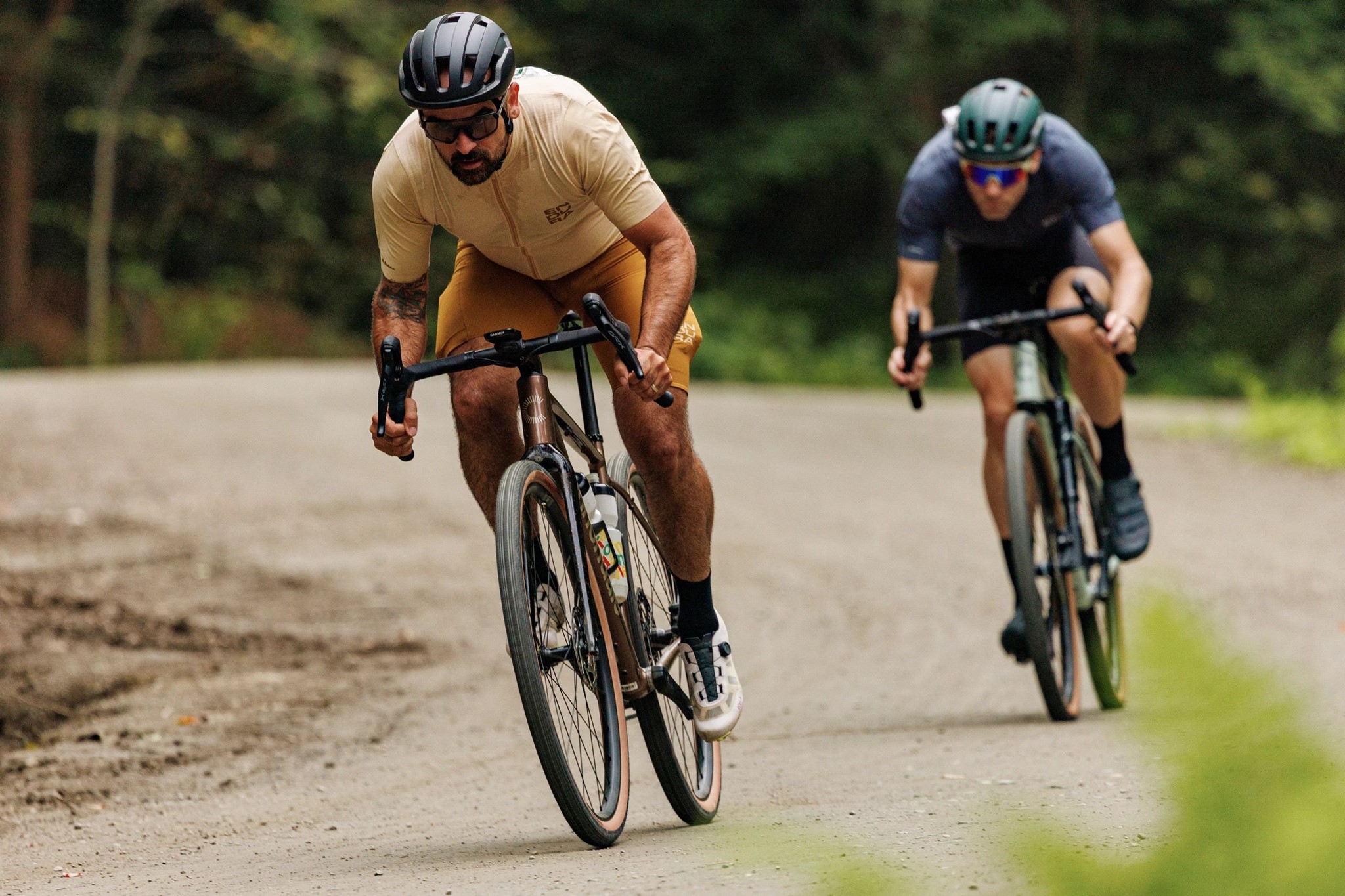 Cannondale Topstone CAAD Gravelbike im Einsatz auf Schotter