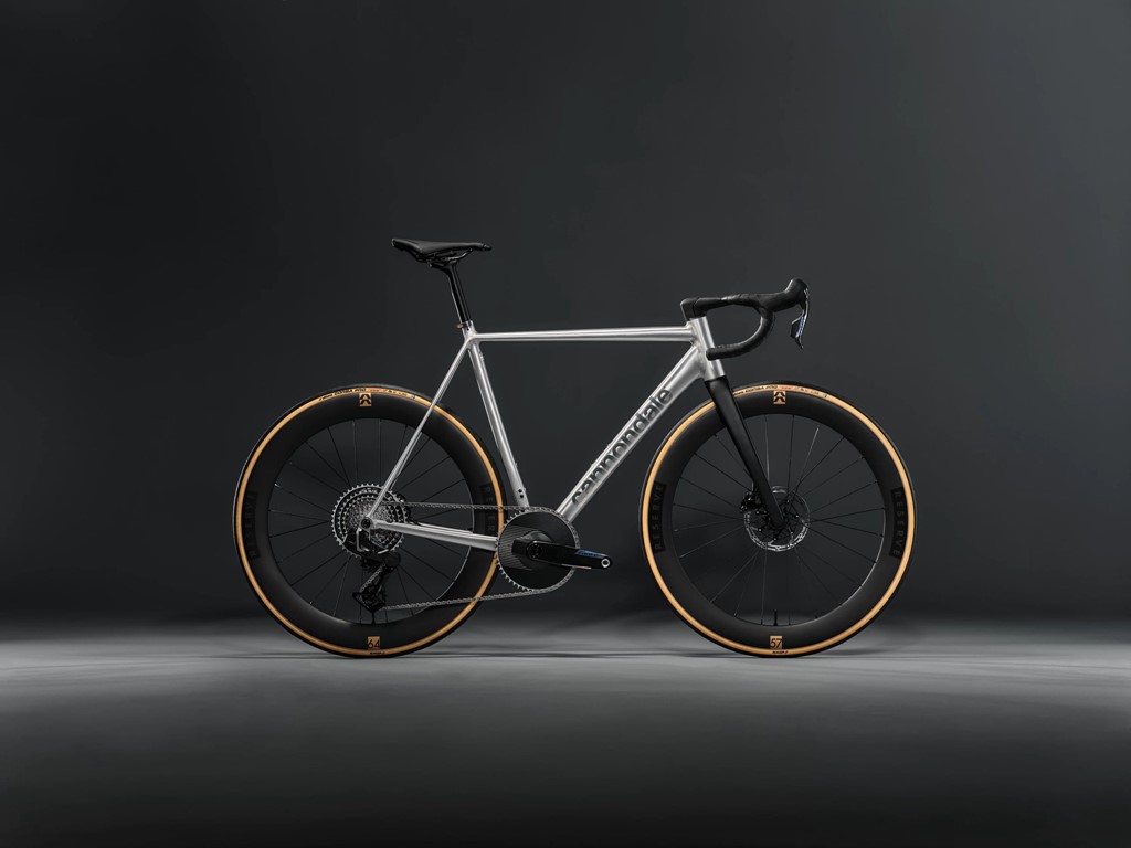 Cannondale CAAD14 1 in Raw im Studio